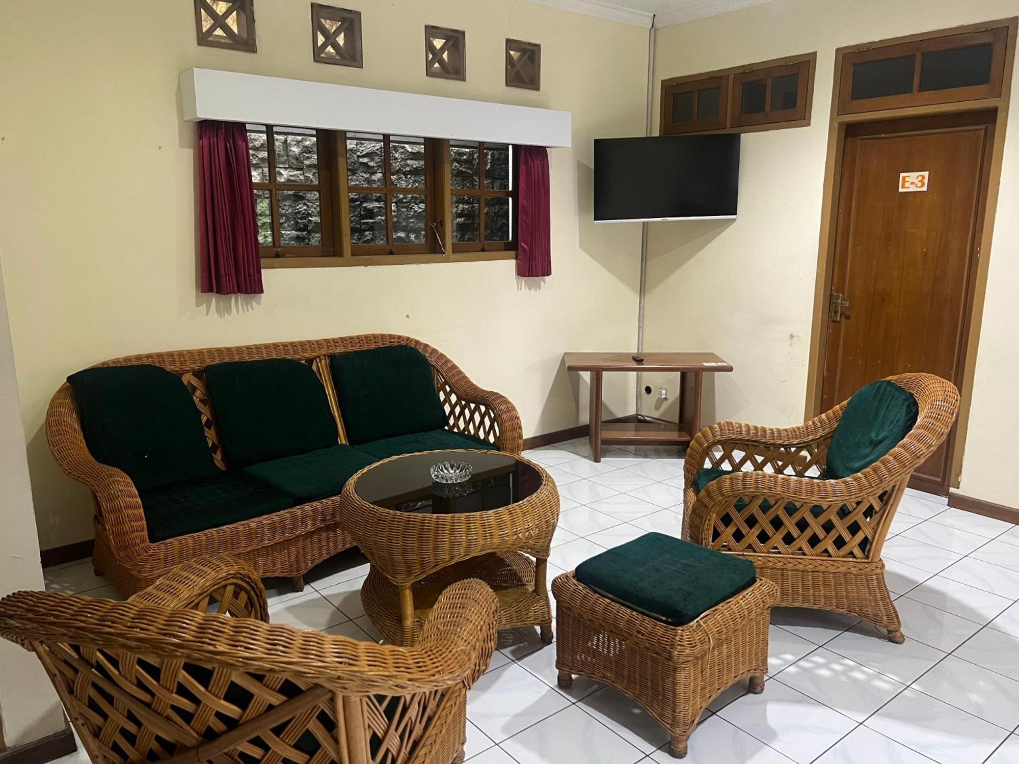 Hotel Puspa Sari Ciater Luaran gambar